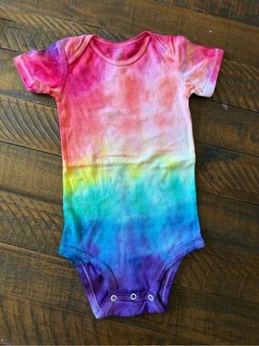 BRAND NEW baby tie dye Rainbow Tie-Dye One-Piece Bodysuit - onesie 
MADE BY ME
